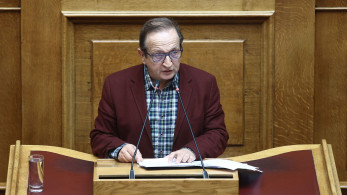 Μπιμπίλας στη Βουλή: Nα μας πει η Εκκλησία πόσοι είναι οι γκέι ιερείς - Έντονη αντίδραση Πλεύρη