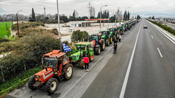 Σε συμβολικό αποκλεισμό της Παλιάς Εθνικής Βόλου-Λάρισας οι αγρότες