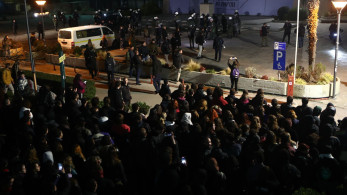 Επεισόδια μεταξύ κουκουλοφόρων και ΜΑΤ μετά την εκκένωση της κατάληψης του ΑΠΘ