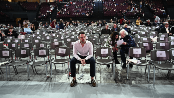 ΣΥΡΙΖΑ: οι άδειες καρέκλες δείχνουν τη διάλυση