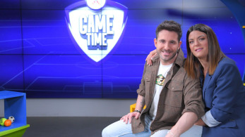 Ο Γιώργος Λιβάνης τραγουδάει Ρέμο στο ΟΠΑΠ Game Time