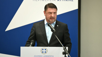 Με εντολή Χαρδαλιά ξηλώθηκαν παράνομες αφίσες του Φίλιππου Καμπούρη