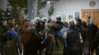 Λάρισα: επεισόδια σε συναυλία της στρατιωτικής ακαδημίας των ΗΠΑ - Επέμβαση των ΜΑΤ