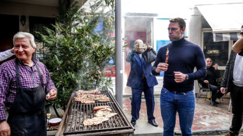 Βάλε και 15ο μισθό, ρίξε και 4.000 ευρώ τον μήνα, «θα το κάψουμε απόψε, κυρ Στέφανε»