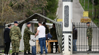 Στέφανος Κασσελάκης: ντύθηκε στα χακί και τους άφησε να βγάλουν το φίδι  από την τρύπα...