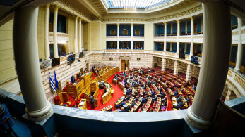 Ψηφίζεται σήμερα το νέο εργασιακό νομοσχέδιο: ευέλικτο ωράριο και προσλήψεις με ένα «κλικ»