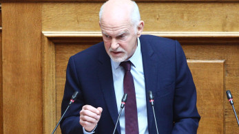 Πρόταση δυσπιστίας: «κουνάει» το δάχτυλο ο Γιώργος Παπανδρέου