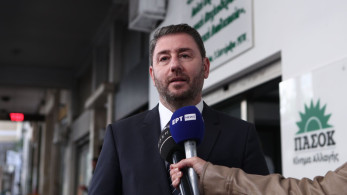 Ανδρουλάκης: συνεχίζει να εργαλειοποιεί τους νεκρούς των Τεμπών σε ακραίο βαθμό