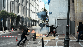 Το «κύμα» που ψάχνουν μπορεί και να τους… πνίξει