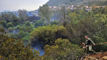 Mεγάλη φωτιά στον Ναύσταθμο στα Χανιά: μάχη των πυροσβεστών να μην επεκταθεί