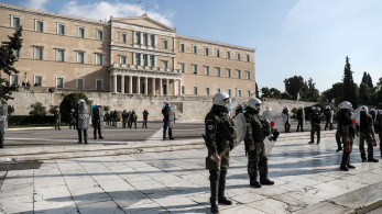 Σε γραμμή αντιπολίτευσης ο Ρουβίκωνας: κρέμασε πανό για τα Τέμπη σε Βουλή και Προεδρικό Μέγαρο