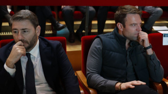 ΣΥΡΙΖΑ-ΠΑΣΟΚ μαλώνουν για το ποιος είναι… «ουρά» του Μητσοτάκη!