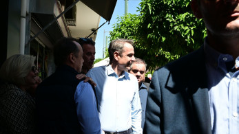 Στα Καλάβρυτα ο Κυριάκος Μητσοτάκης - Πρώτη στάση το κτήμα αμπελώνων της οινοποιίας Cavino
