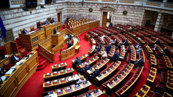 «Σφάζονται» ΠΑΣΟΚ - Ελληνική Λύση για το επεισόδιο στη Βουλή και τους «Σπαρτιάτες»