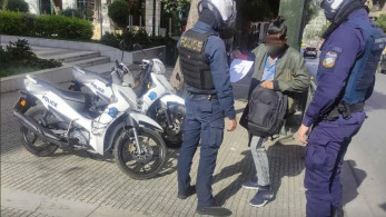 Εξάρχεια: γυναίκα δέχθηκε επίθεση με σίδερο στο κεφάλι