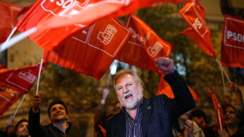 Ισπανία: μεγάλη διαδήλωση υπέρ του Σάντσεθ για να μην παραιτηθεί από πρωθυπουργός