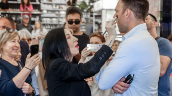 Η επιτηδευμένη περσόνα του Στέφανου Κασσελάκη