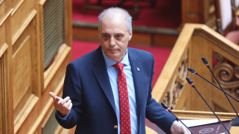 Δεν άρεσε στον Βελόπουλο η δήλωση Ιερώνυμου: επίθεση στον αρχιεπίσκοπο για «ιερή συμφιλίωση»