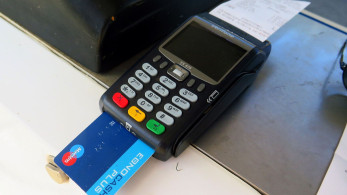 ΑΑΔΕ: e-mail σε 50.000 επιχειρήσεις για τη διασύνδεση POS-ταμειακών συστημάτων