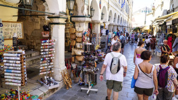 Σχεδόν 11 δισ. ευρώ τα έσοδα από τον τουρισμό στο επτάμηνο Ιανουαρίου-Ιουλίου