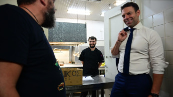 Απίστευτο: ο Κασσελάκης συγκρίνει ελληνικό βιολογικό λάδι με γερμανικό με προσμίξεις