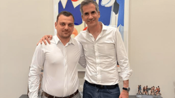 Ο Κώστας Μπακογιάννης στο πλευρό του Φρέντι Μπελέρη