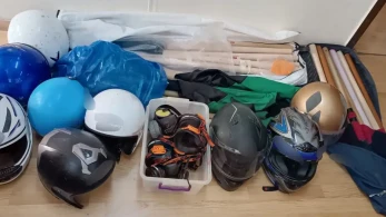 Κράνη, κοντάρια και μάσκες στα υπό κατάληψη κτήρια στην Αθήνα (φωτό και βίντεο)