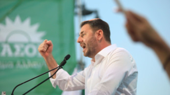 «Ταμπουρωμένος» στο οχυρό Χαριλάου Τρικούπη ο Ανδρουλάκης: «Ελάτε να το πάρετε…»