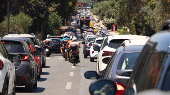 Φωτιά σε αυτοκίνητο στη Λεωφόρο Κηφισίας- Μεγάλες καθυστερήσεις