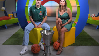 Ο Κώστας Σλούκας με το τρόπαιο της Euroleague στο ΟΠΑΠ Game Time