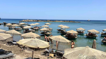 Ξήλωσαν ξαπλώστρες στη Ρόδο-Χατζηδάκης: Όσοι παρανομούν θα μας βρουν απέναντι