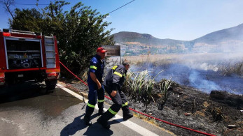 Φωτιά κοντά σε σπίτια στο Βασιλικό Κορινθίας