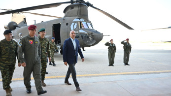Επίσκεψη Νίκου Δένδια στο 2ο Συγκρότημα Αεροπορίας Στρατού στην Πάχη Μεγάρων