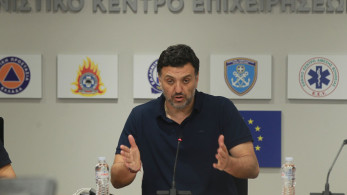 Κικίλιας: δίνει το παρών στη φωτιά στην Κορινθία