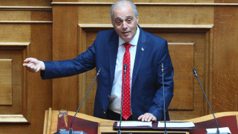 Ο Βελόπουλος επιβεβαίωσε κατά λάθος τη σκευωρία Novartis