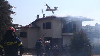 Σε ύφεση οι φωτιές: διάσπαρτες εστίες στον Τρίλοφο - Χωρίς ενεργό μέτωπο  στην Τζια