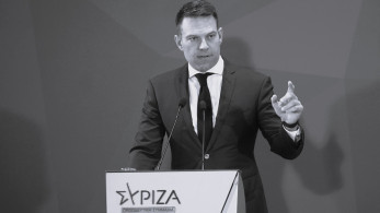 Μέχρι και το… μουστάκι θα τους βάλει να «ξυρίσουν» ο Στέφανος