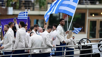 Ολυμπιακοί Αγώνες 2024: η είσοδος της ελληνικής αποστολής με το πρώτο πλοιάριο