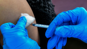 Η επιδημία της γρίπης ξεκίνησε νωρίτερα - Ποιες ομάδες πρέπει να εμβολιαστούν κατά προτεραιότητα