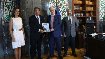Στον πρόεδρο της Βουλής η ετήσια έκθεση του Συνηγόρου Καταναλωτή