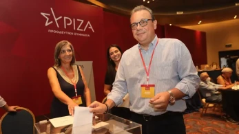 Το «πανηγύρι» Κασσελάκη συνεχίζεται: τα τρολ έβγαλαν και νέο φαιδρό τραγούδι κατά του Φάμελλου