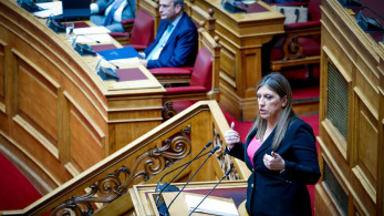 Βουλή: η σκωπτική απάντηση του Κωστή Χατζηδάκη στη Ζωή Κωνσταντοπούλου για το θέμα των παρακολουθήσεων