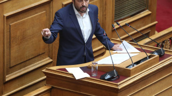 Νίκος Παππάς: κουνάει υποκριτικά το δάχτυλο στον Κυριάκο Μητσοτάκη για τις ατέλειες στη «Συμφωνία των Πρεσπών»