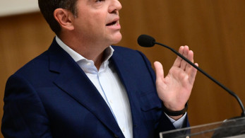 Ο Αλέξης Τσίπρας... δείχνει τον δρόμο για την οικονομία
