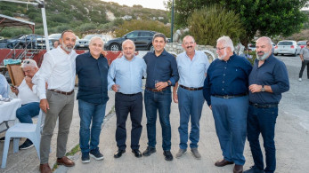 Ο Λευτέρης Αυγενάκης παρών σε γλέντι ρακοκάζανου στον Στείρωνα της Κρήτης