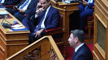 Οι γκάφες του ΠΑΣΟΚ, η εμμονή του Ανδρουλάκη και η κυριαρχία Μητσοτάκη