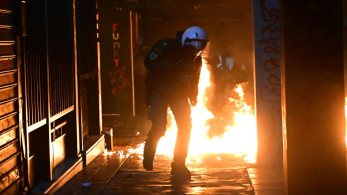 Η βροχή σώζει τα Εξάρχεια και την τιμή του κράτους