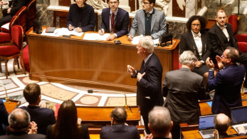 Γαλλία: καταρρέει η κυβέρνηση - Κατατέθηκε η πρόταση μομφής, Τετάρτη η ψηφοφορία