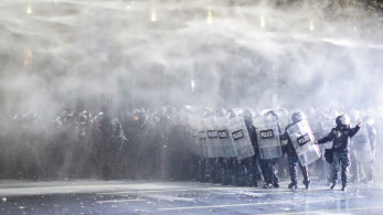 Γεωργία: με δακρυγόνα και νερό η αστυνομία προσπάθησε να διαλύσει αντικυβερνητική διαδήλωση