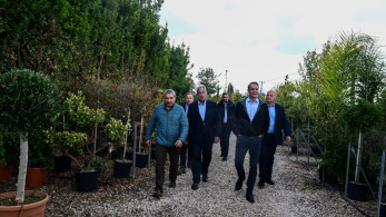 Σε φυτώριο στο Καπανδρίτι ο Κυριάκος Μητσοτάκης - Συναντήθηκε με εκπροσώπους αγροτών